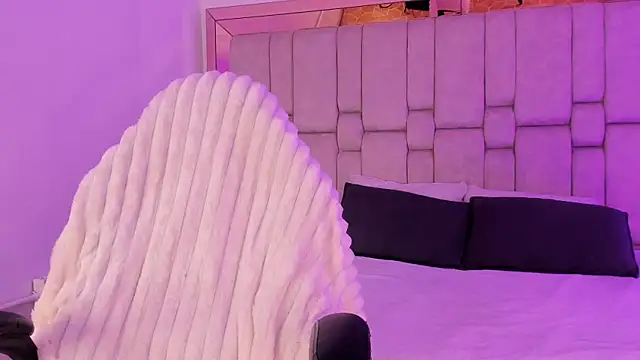 ElaRabbit online show from April 4, 12:35 pm