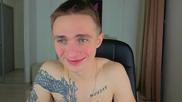 Snapshot of LEO__MILLER chatting on January 7, 4:48 am LEO MILLER online show from January 7, 4:48 am