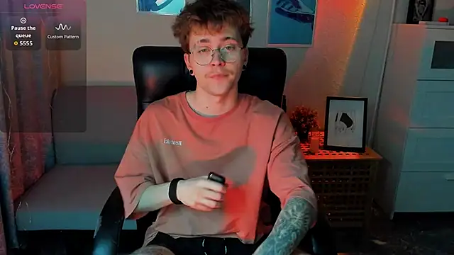 Tomas Norton online show from March 31, 8:20 pm