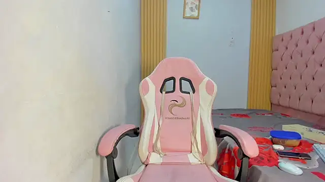 Snapshot of axelsavage042 chatting on January 13, 8:03 pm axelsavage042 online show from January 13, 8:03 pm