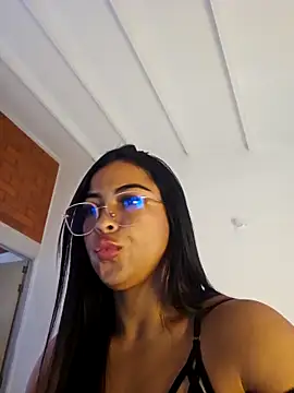 Snapshot of Daphne_Grayy chatting on February 24, 3:10 pm Daphne Grayy online show from February 24, 3:10 pm