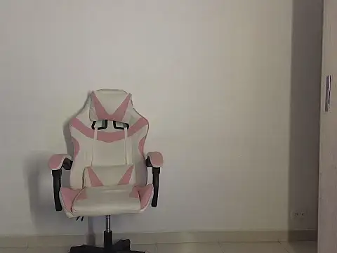 Snapshot of Daphne_Grayy chatting on February 26, 12:26 pm Daphne Grayy online show from February 26, 12:26 pm