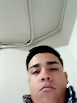 Snapshot of Yosoyelmismo-6737 chatting on February 8, 10:24 pm Yosoyelmismo-6737 online show from February 8, 10:24 pm