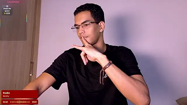 Snapshot of Pikashu7u7 chatting on January 10, 6:42 pm Pikashu7u7 online show from January 10, 6:42 pm