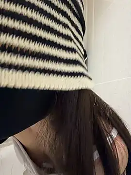 Snapshot of ZJbaby chatting on May 19, 1:39 pm ZJbaby online show from May 19, 1:39 pm