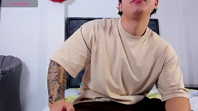 Snapshot of Liam_saint chatting on February 1, 12:37 pm Liam saint online show from February 1, 12:37 pm