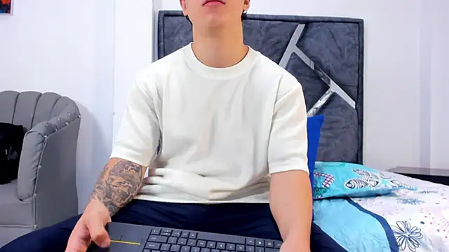 Snapshot of Liam_saint chatting on February 4, 12:11 pm Liam saint online show from February 4, 12:11 pm