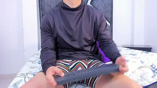 Snapshot of Liam_saint chatting on February 14, 12:24 pm Liam saint online show from February 14, 12:24 pm