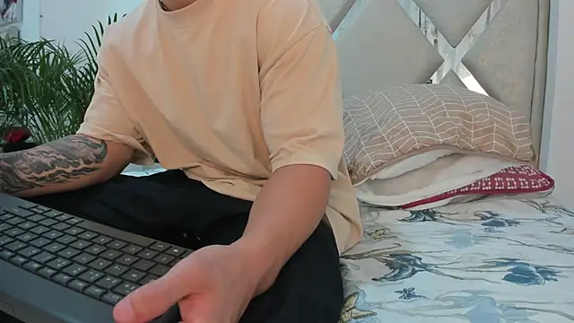 Snapshot of Liam_saint chatting on March 3, 12:11 pm Liam saint online show from March 3, 12:11 pm