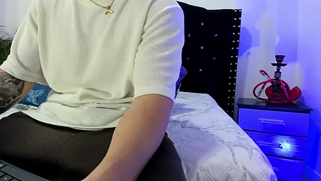 Liam saint online show from April 15, 1:07 pm