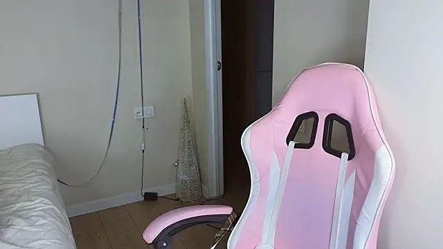 jasmilee online show from March 20, 1:05 pm