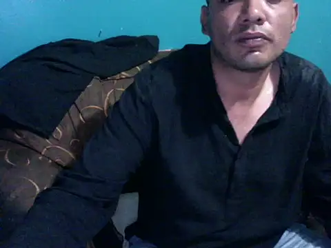 Snapshot of latinomoreno95 chatting on May 15, 10:50 pm latinomoreno95 online show from May 15, 10:50 pm