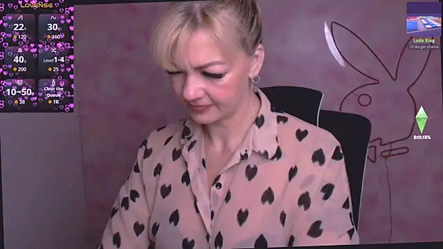Snapshot of Madonna_Fire chatting on April 22, 12:18 pm Madonna Fire online show from April 22, 12:18 pm