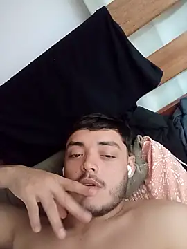 Juninho18c online show from April 16, 1:23 pm