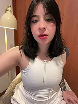 Snapshot of evelynrosess1 chatting on June 25, 2:11 am evelynrosess1 online show from June 25, 2:11 am