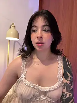 Snapshot of evelynrosess1 chatting on July 5, 9:11 pm evelynrosess1 online show from July 5, 9:11 pm