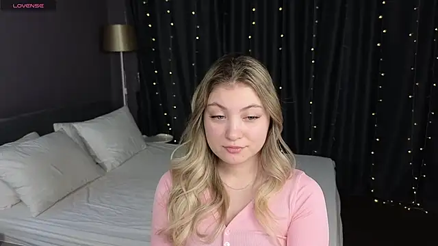 Snapshot of Angel__Grace chatting on February 1, 5:39 am Angel Grace online show from February 1, 5:39 am