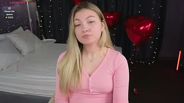 Snapshot of Angel__Grace chatting on February 10, 5:44 am Angel Grace online show from February 10, 5:44 am