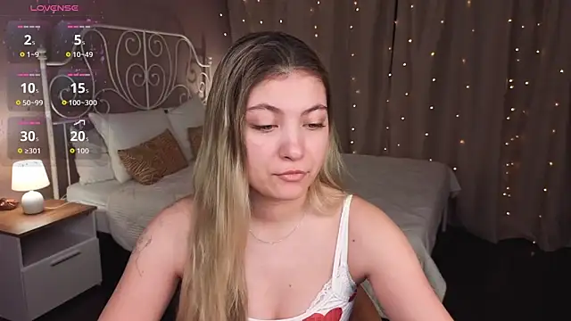 Snapshot of Angel__Grace chatting on March 4, 12:05 am Angel Grace online show from March 4, 12:05 am