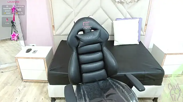 LUAR TAY online show from January 16, 7:07 pm