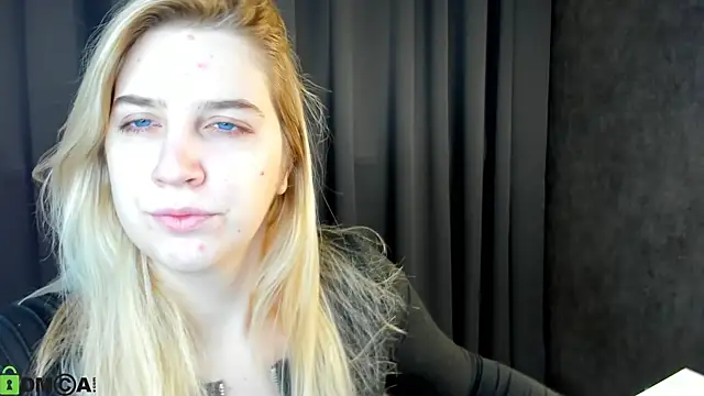 Snapshot of SoftLana chatting on January 10, 4:03 am SoftLana online show from January 10, 4:03 am