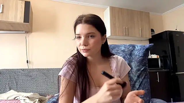 Snapshot of RiaDendy chatting on January 6, 8:40 am RiaDendy online show from January 6, 8:40 am