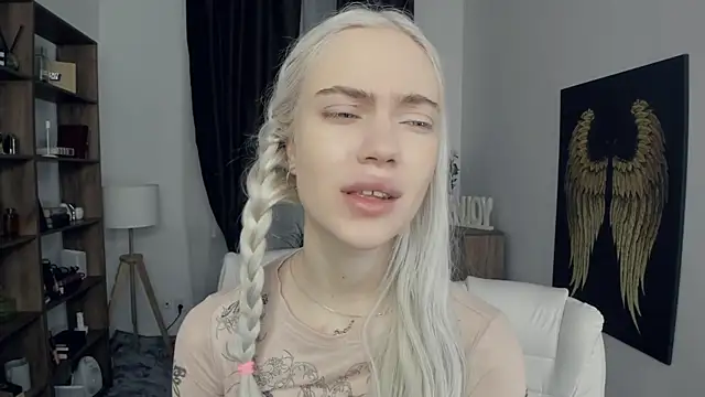 KristalCrowner online show from February 16, 7:21 pm