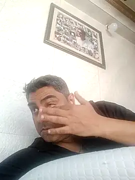 Snapshot of hardnhornybull chatting on March 1, 10:17 am hardnhornybull online show from March 1, 10:17 am