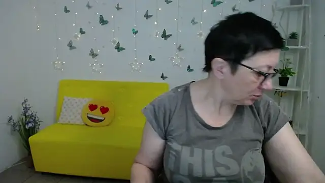 EmilyL0ve online show from March 18, 6:22 pm