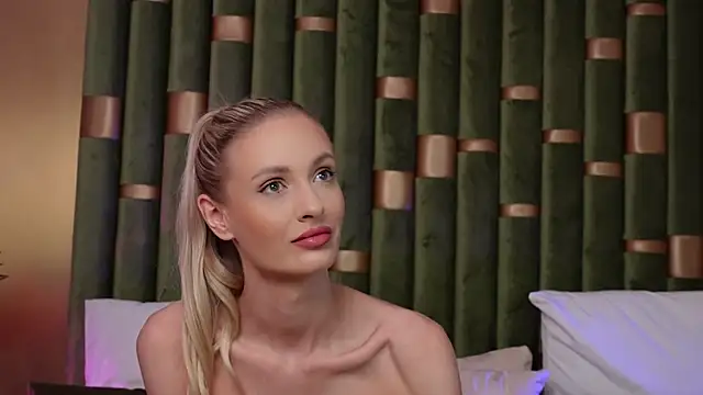 AmeliaAngel online show from December 4, 7:17 am