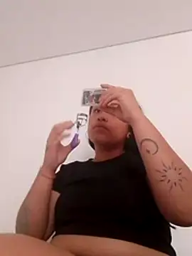 Snapshot of Luli2401 chatting on January 5, 7:50 pm Luli2401 online show from January 5, 7:50 pm