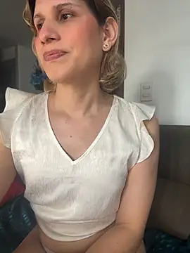 Snapshot of milablossom01 chatting on June 18, 4:44 pm milablossom01 online show from June 18, 4:44 pm