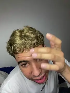 lzinho9153 online show from March 6, 9:44 pm