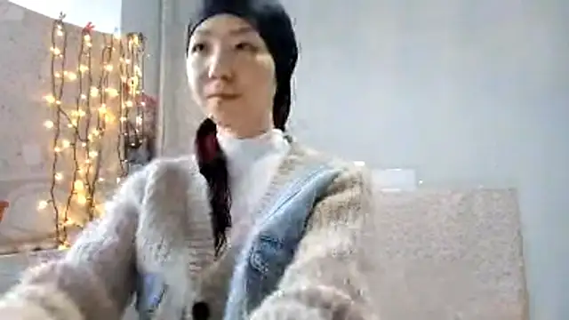 Snapshot of VuiCutie chatting on January 12, 3:45 am VuiCutie online show from January 12, 3:45 am