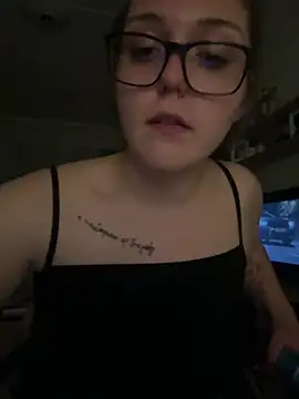 Snapshot of DaisyBaizee chatting on June 1, 12:01 am DaisyBaizee online show from June 1, 12:01 am