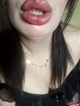 Snapshot of charmoutak_nada chatting on May 13, 10:06 pm charmoutak nada online show from May 13, 10:06 pm