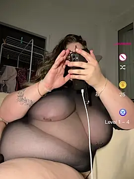 Snapshot of cherrylust12 chatting on June 11, 12:32 am cherrylust12 online show from June 11, 12:32 am
