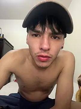 ErickRojass3 online show from January 9, 2:36 am