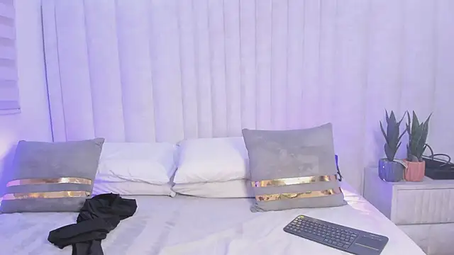 Snapshot of nicol_moons chatting on February 13, 4:19 am nicol moons online show from February 13, 4:19 am