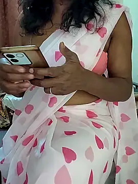 Snapshot of Meena_Meenakshi chatting on February 4, 4:18 am Meena Meenakshi online show from February 4, 4:18 am