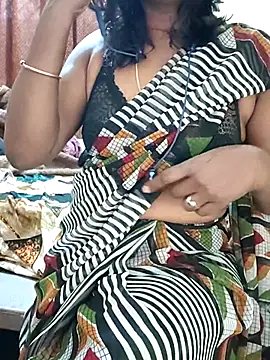 Snapshot of Meena_Meenakshi chatting on March 2, 3:52 am Meena Meenakshi online show from March 2, 3:52 am