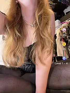 Snapshot of Elenore_hoesevelt chatting on June 28, 3:23 am Elenore hoesevelt online show from June 28, 3:23 am