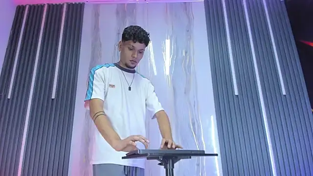 Lucas hot 20 online show from February 26, 7:40 am