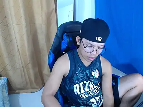 Snapshot of holly_oreo chatting on July 5, 2:46 pm holly oreo online show from July 5, 2:46 pm
