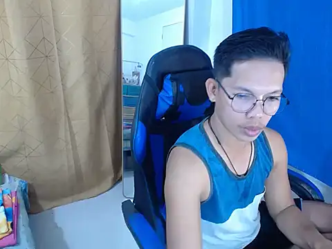 Snapshot of holly_oreo chatting on July 12, 2:41 pm holly oreo online show from July 12, 2:41 pm