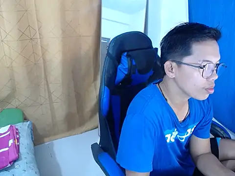 Snapshot of holly_oreo chatting on July 21, 9:33 am holly oreo online show from July 21, 9:33 am