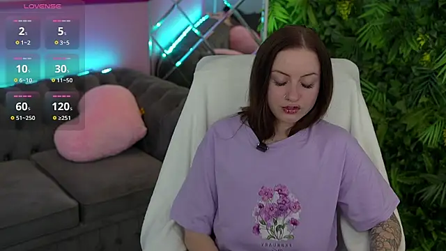 Snapshot of AlexaFleur chatting on June 15, 1:13 pm AlexaFleur online show from June 15, 1:13 pm
