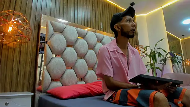 Snapshot of james__walsh chatting on February 1, 7:56 pm james walsh online show from February 1, 7:56 pm