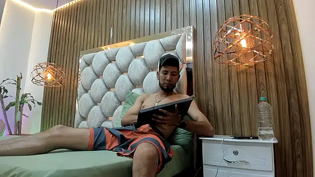 Snapshot of james__walsh chatting on February 16, 8:38 pm james walsh online show from February 16, 8:38 pm