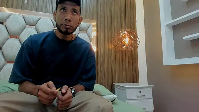 Snapshot of james__walsh chatting on February 22, 7:34 pm james walsh online show from February 22, 7:34 pm